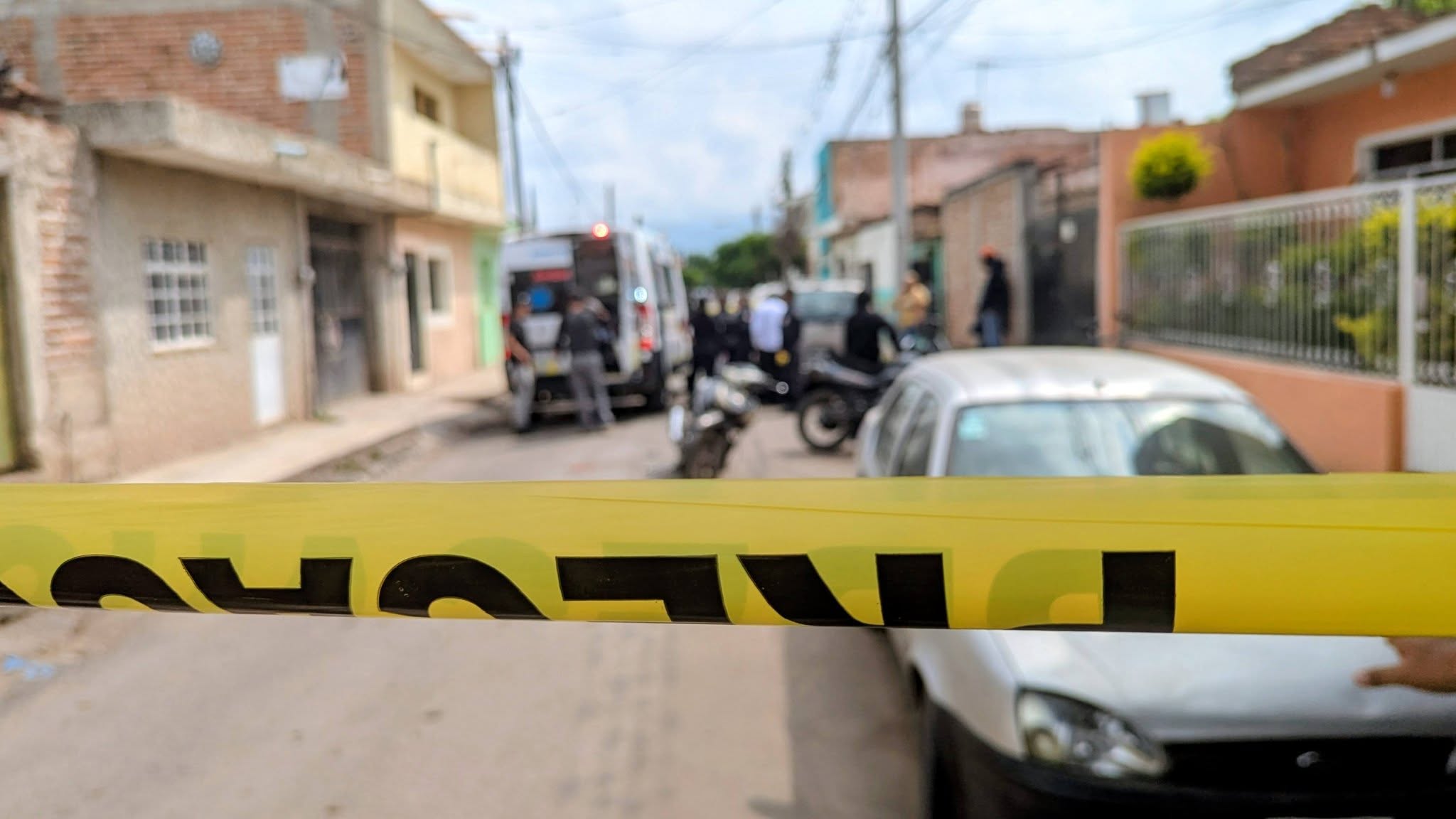 Adulto mayor lesionado tras choque de moto y bici en Zacoalco