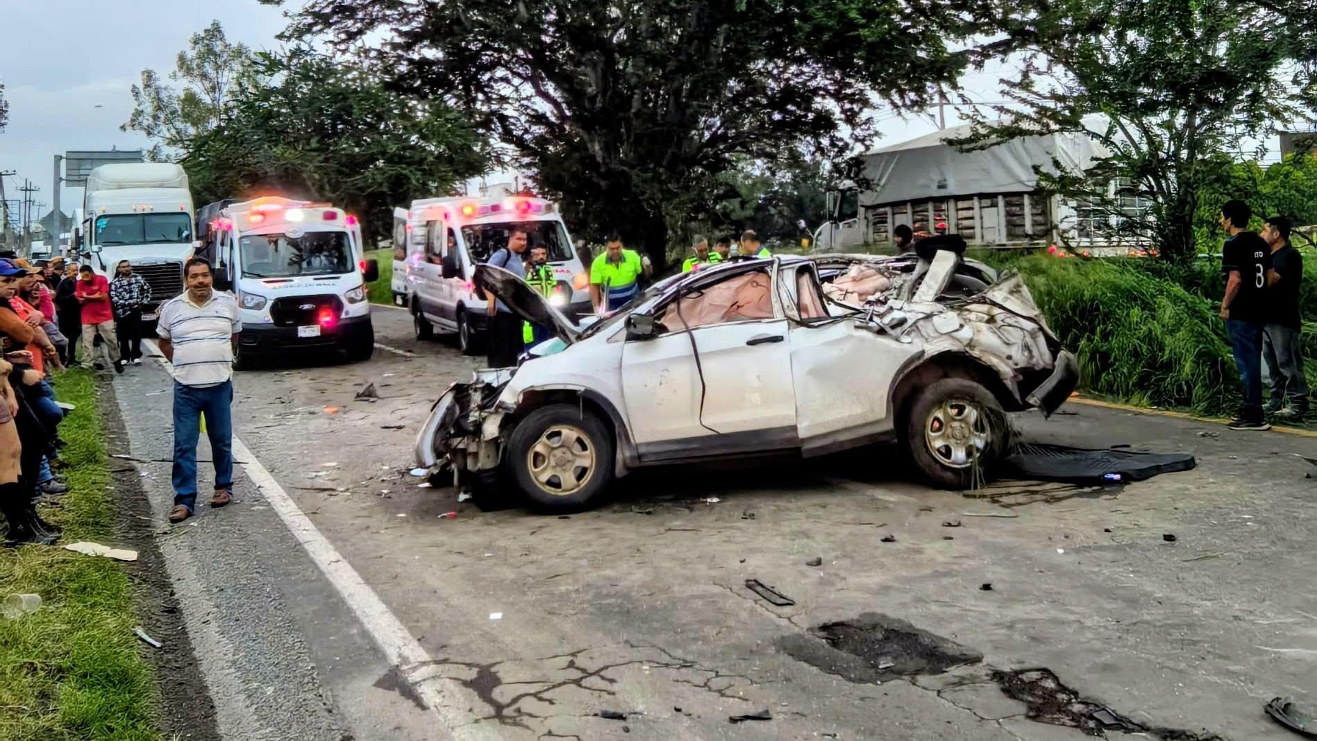 Choque múltiple con volcadura en Carretera a Morelia deja 2 muertos y 3 lesionados en Tlajomulco