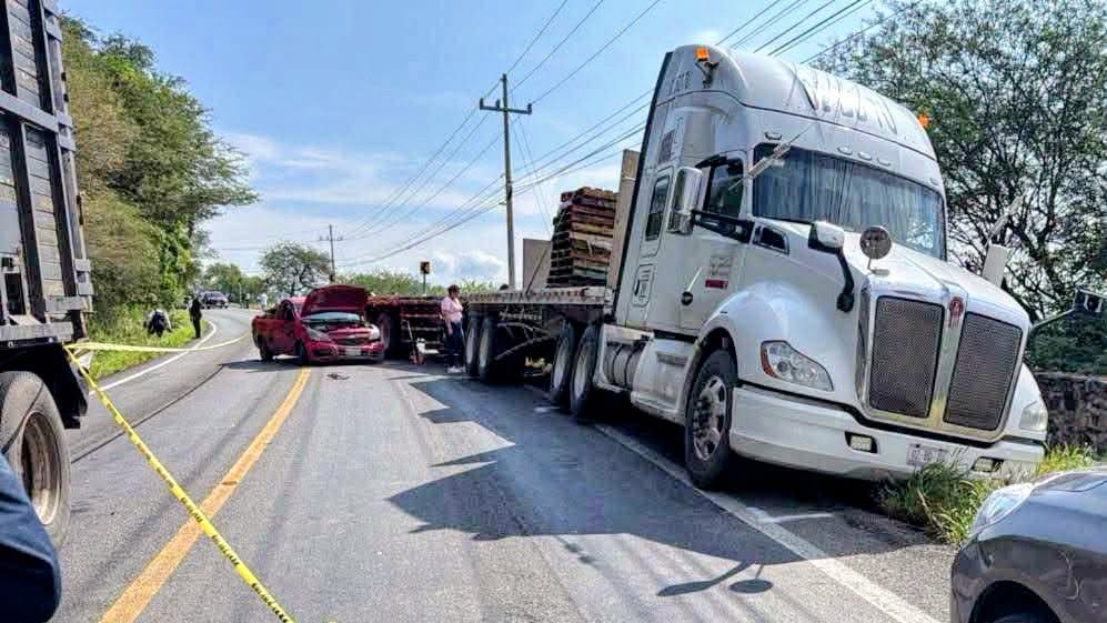 Choque múltiple en carretera Ciudad Guzmán-Guadalajara deja un muerto en Techaluta | Km 36