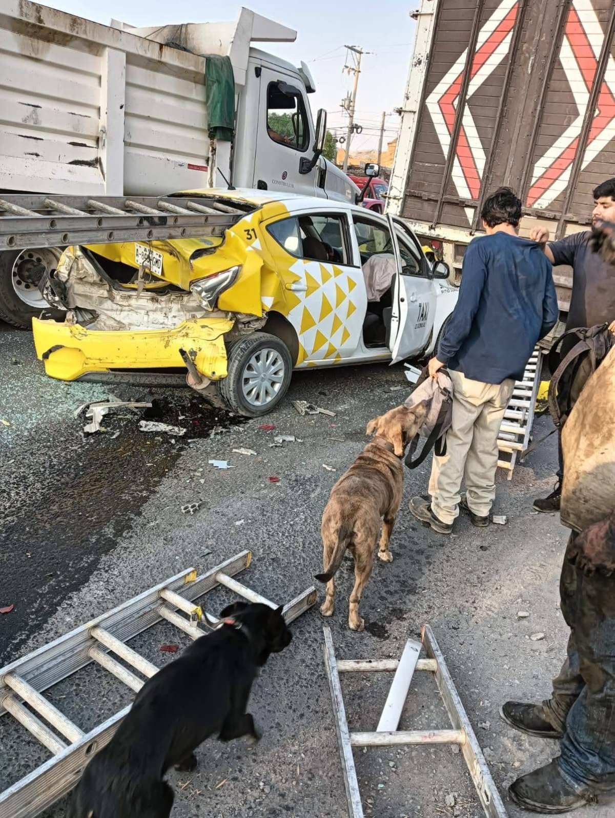 Fuerte Accidente en Periférico Sur de Ciudad Guzmán: Camioneta se da a la Fuga