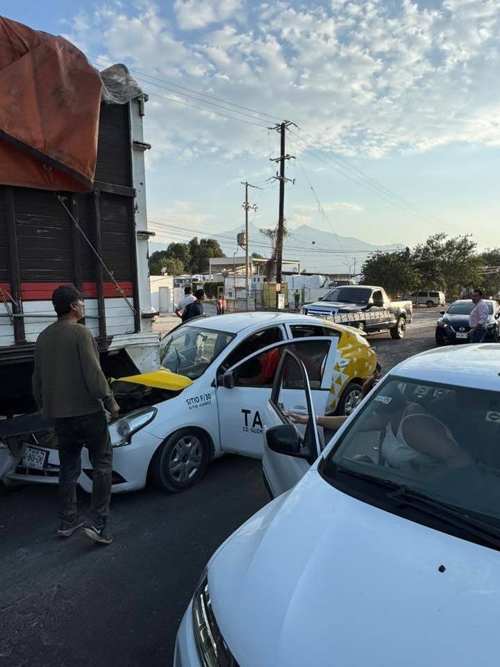 Fuerte Accidente en Periférico Sur de Ciudad Guzmán: Camioneta se da a la Fuga