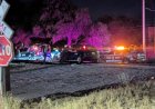 Vehículo queda atorado en vías del tren en Zacoalco; conductor ebrio es detenido