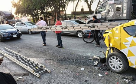 Fuerte Accidente en Periférico Sur de Ciudad Guzmán: Camioneta se da a la Fuga
