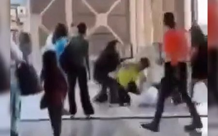 VIDEO: Guardia de seguridad y usuario se agarran a golpes en el Tren Ligero de Guadalajara