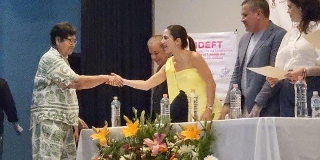 Acredita IDEFT a 250 egresados del Plantel Regional San Julián