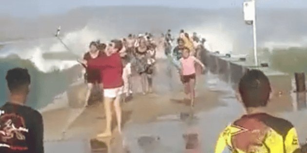 Ola Gigante en Punta Pérula: Al menos Ocho Lesionados en el Malecón