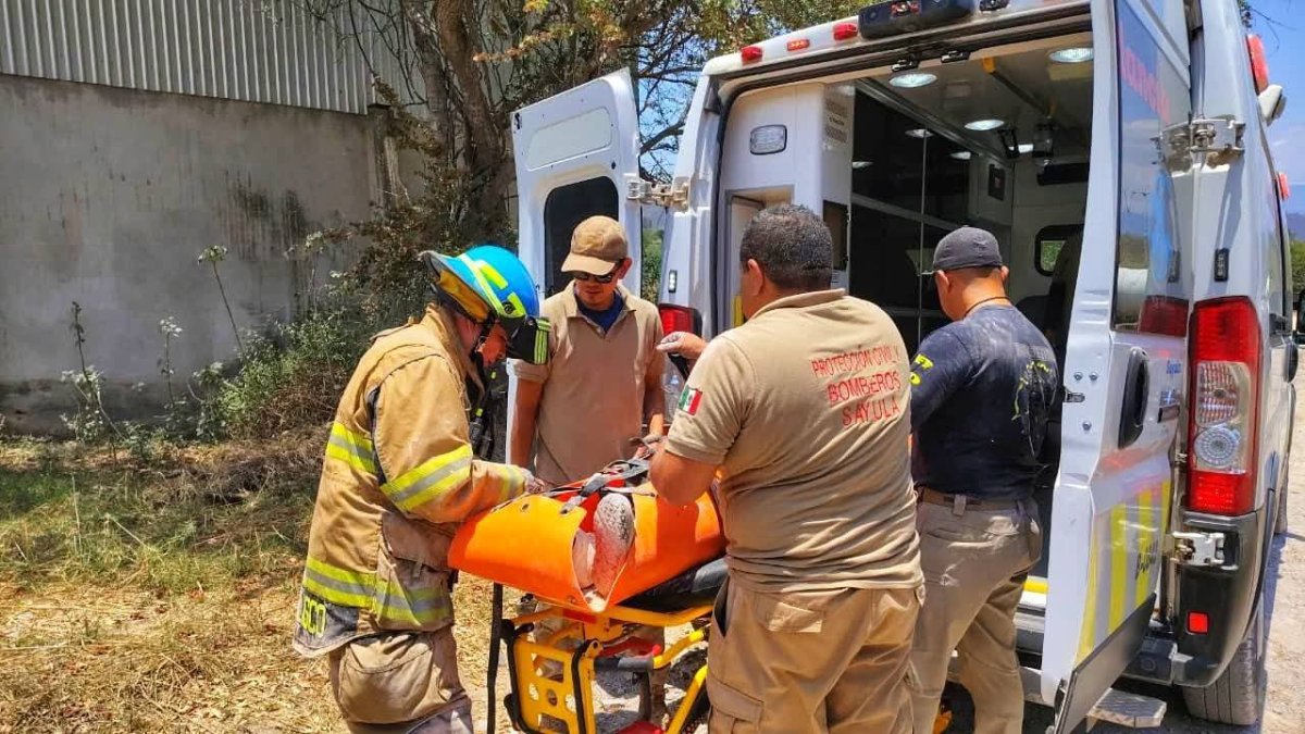 Rescatan a joven de 23 años atrapado en tolva en Sayula, Jalisco: fuerte operativo de emergencia