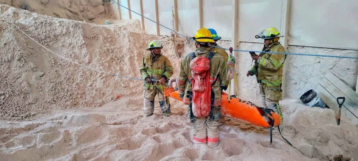 Rescatan a joven de 23 años atrapado en tolva en Sayula, Jalisco: fuerte operativo de emergencia