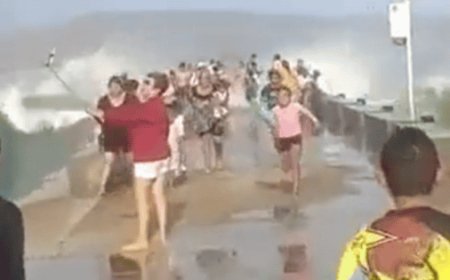 Ola Gigante en Punta Pérula: Al menos Ocho Lesionados en el Malecón