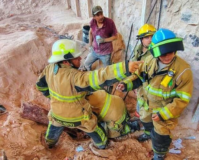 Rescatan a joven de 23 años atrapado en tolva en Sayula, Jalisco: fuerte operativo de emergencia