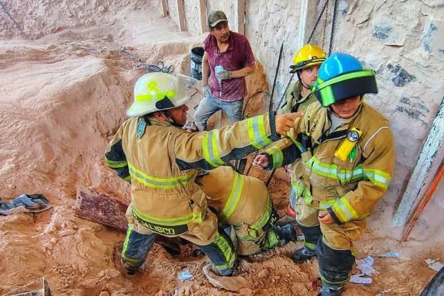 Rescatan a joven de 23 años atrapado en tolva en Sayula, Jalisco: fuerte operativo de emergencia